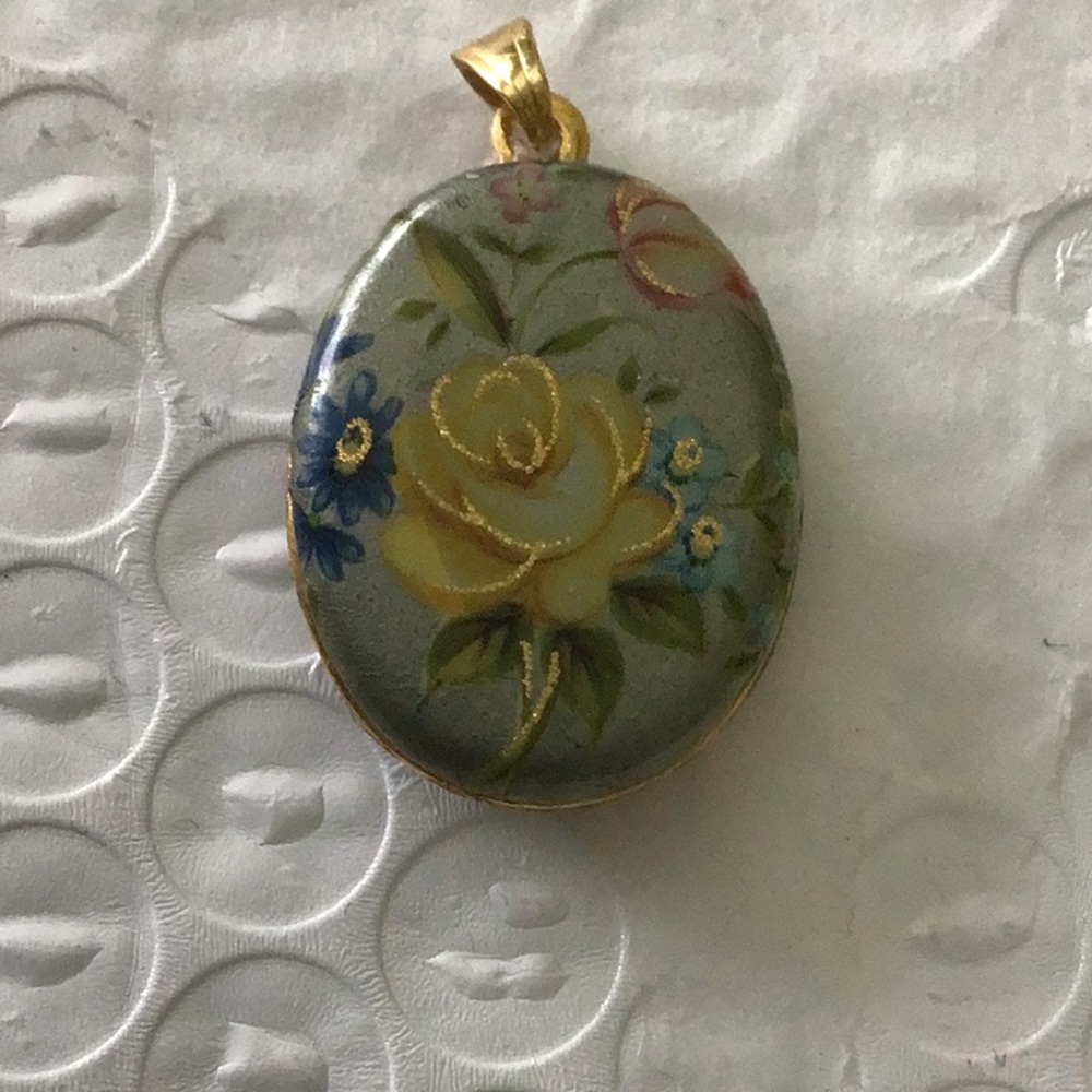 Vintage Floral Pendant